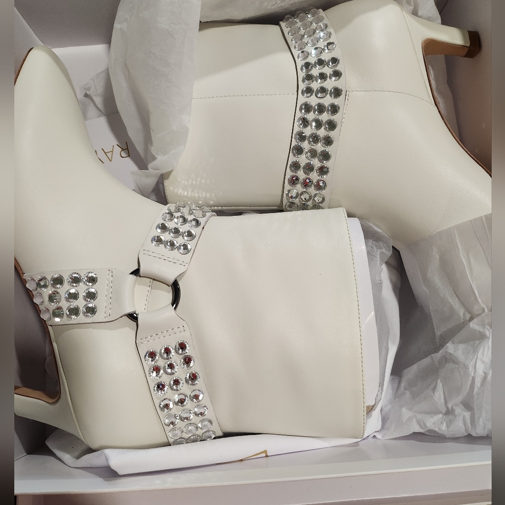 Raye Alvar Kitten Boot in Bone - Picture 4 of 10